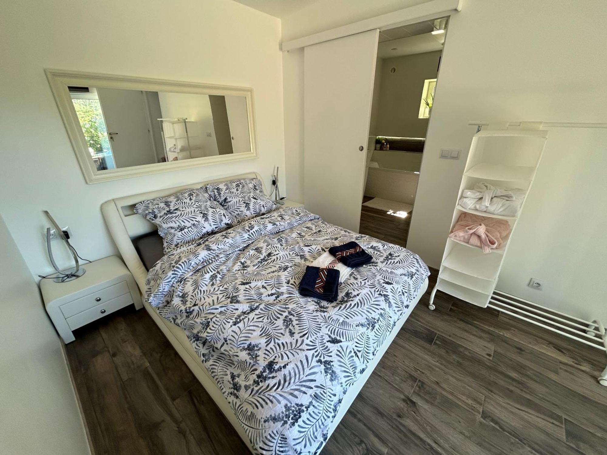 Belle Chambre Privee Avec Le Jardin Privatif Et Le Jacuzzi Кавалер-сюр-Мер Экстерьер фото