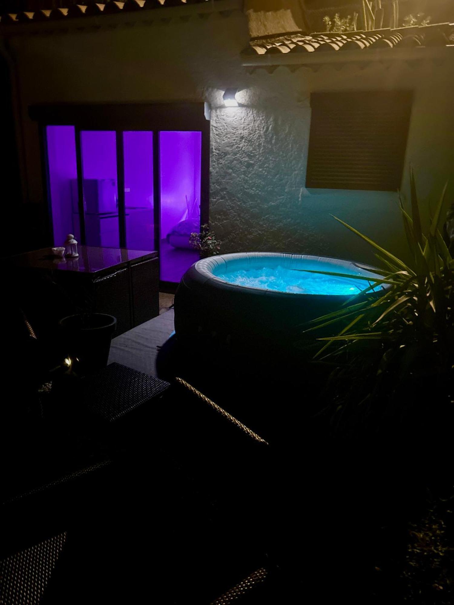 Belle Chambre Privee Avec Le Jardin Privatif Et Le Jacuzzi Кавалер-сюр-Мер Экстерьер фото