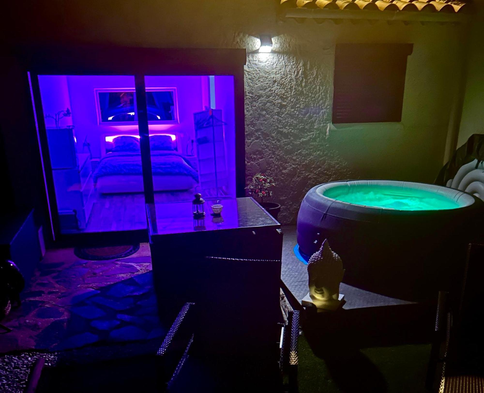 Belle Chambre Privee Avec Le Jardin Privatif Et Le Jacuzzi Кавалер-сюр-Мер Экстерьер фото