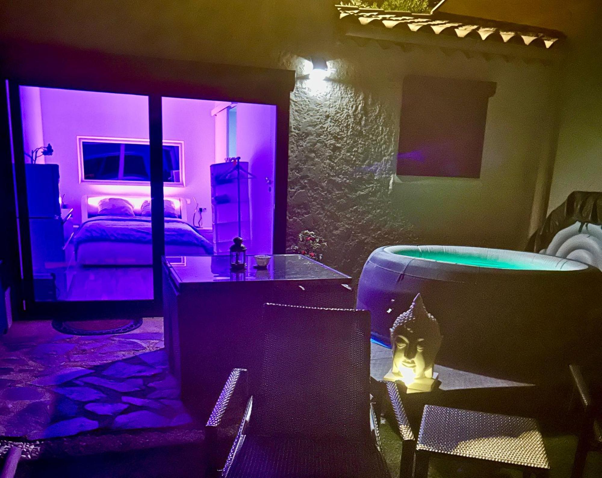Belle Chambre Privee Avec Le Jardin Privatif Et Le Jacuzzi Кавалер-сюр-Мер Экстерьер фото
